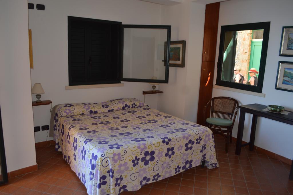 Le Piccole Grotte Bed & Breakfast ชิลลา ภายนอก รูปภาพ