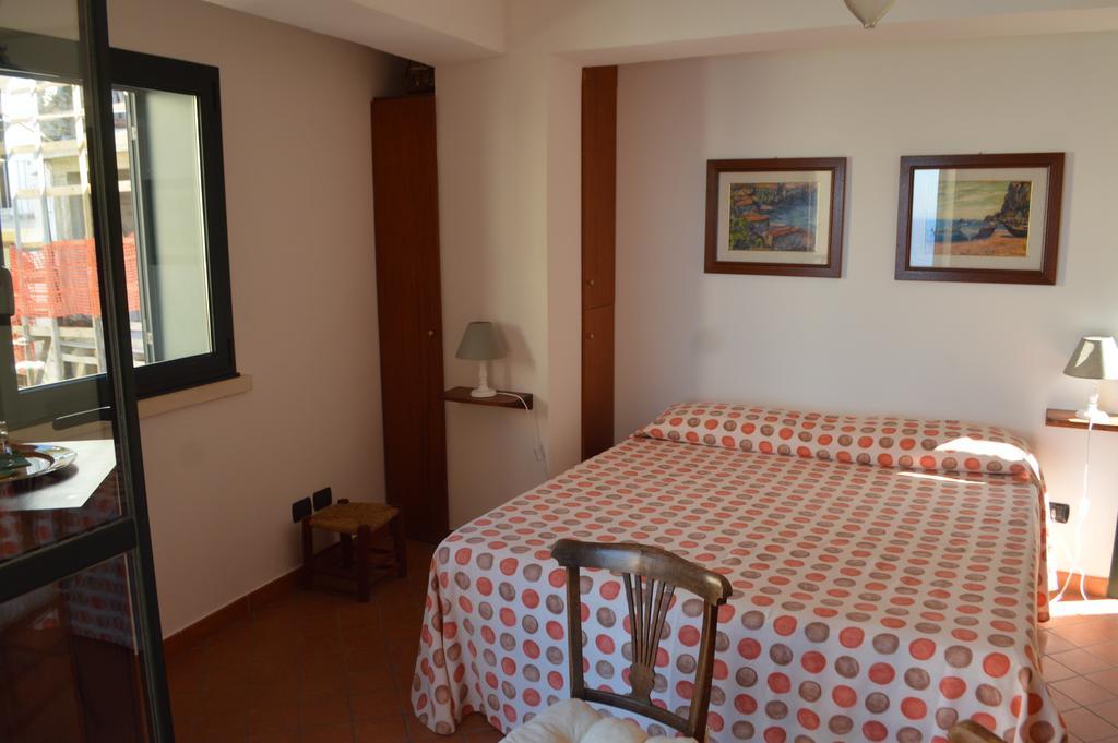 Le Piccole Grotte Bed & Breakfast ชิลลา ภายนอก รูปภาพ