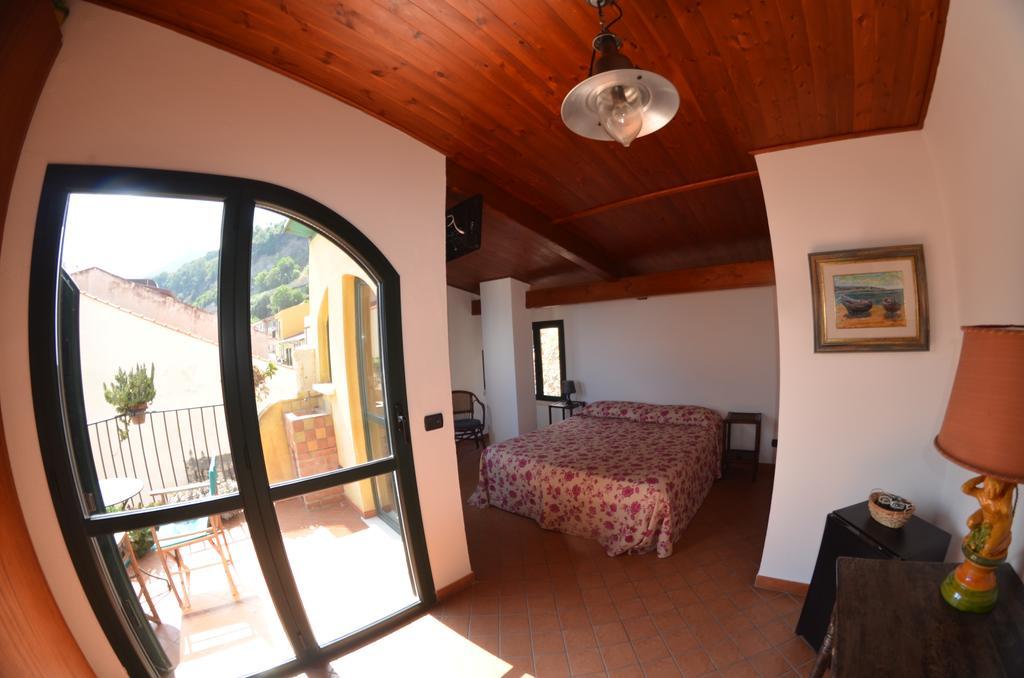 Le Piccole Grotte Bed & Breakfast ชิลลา ภายนอก รูปภาพ