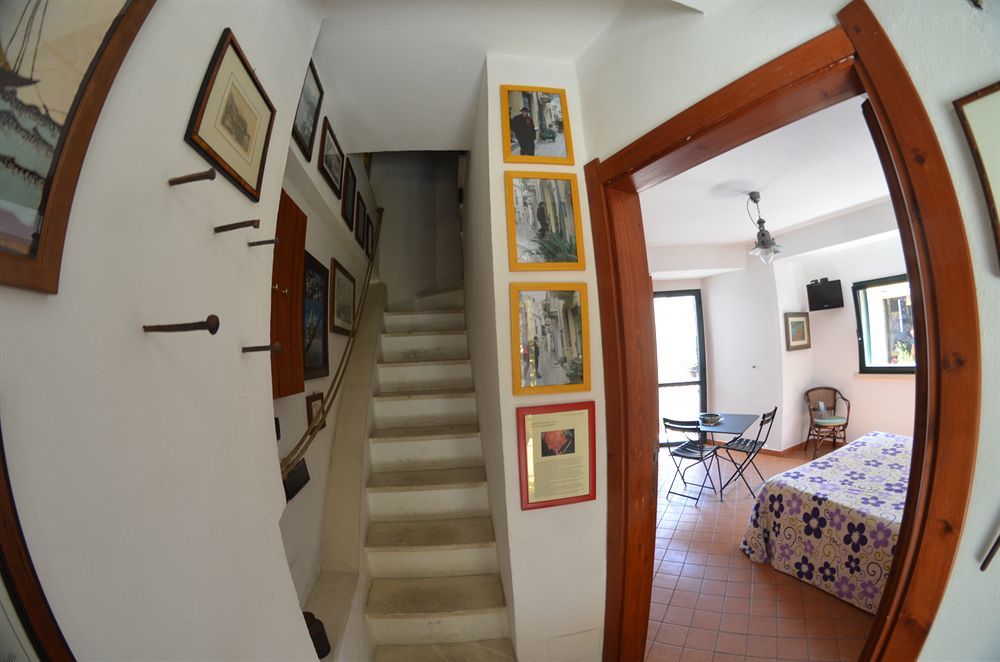 Le Piccole Grotte Bed & Breakfast ชิลลา ภายนอก รูปภาพ
