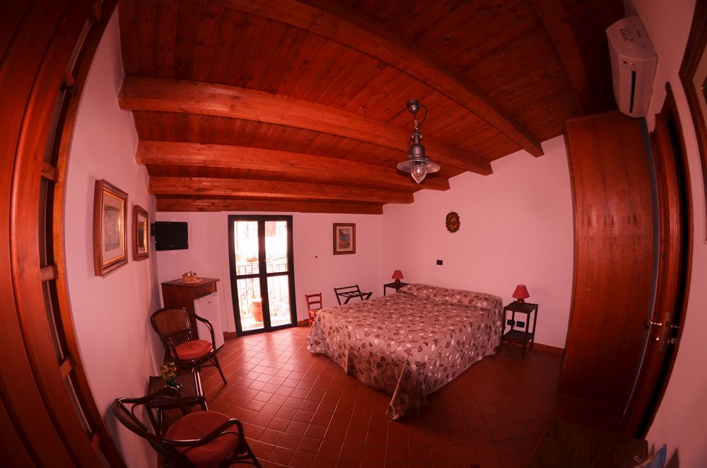 Le Piccole Grotte Bed & Breakfast ชิลลา ภายนอก รูปภาพ