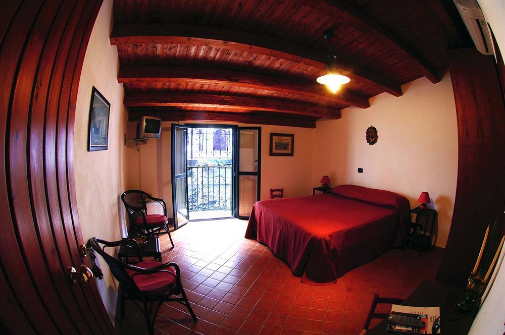 Le Piccole Grotte Bed & Breakfast ชิลลา ภายนอก รูปภาพ