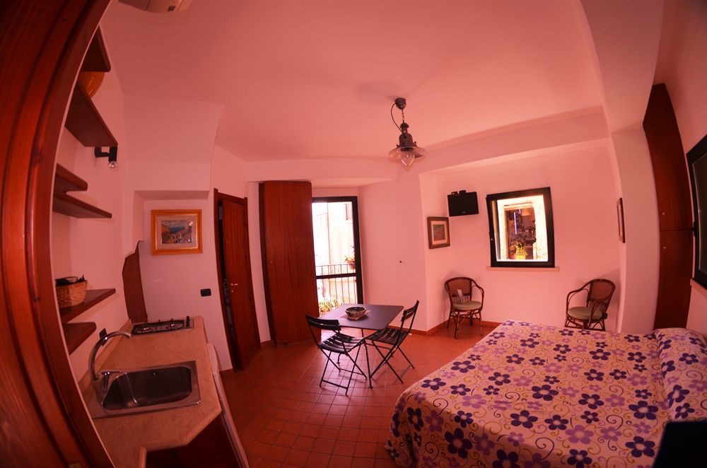 Le Piccole Grotte Bed & Breakfast ชิลลา ภายนอก รูปภาพ