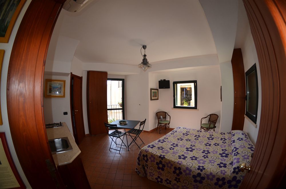 Le Piccole Grotte Bed & Breakfast ชิลลา ภายนอก รูปภาพ