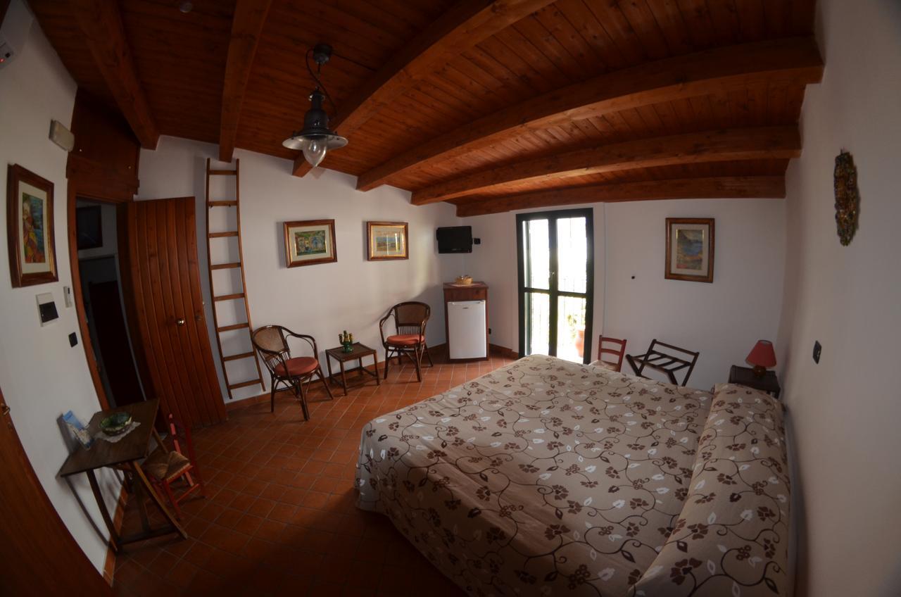 Le Piccole Grotte Bed & Breakfast ชิลลา ภายนอก รูปภาพ
