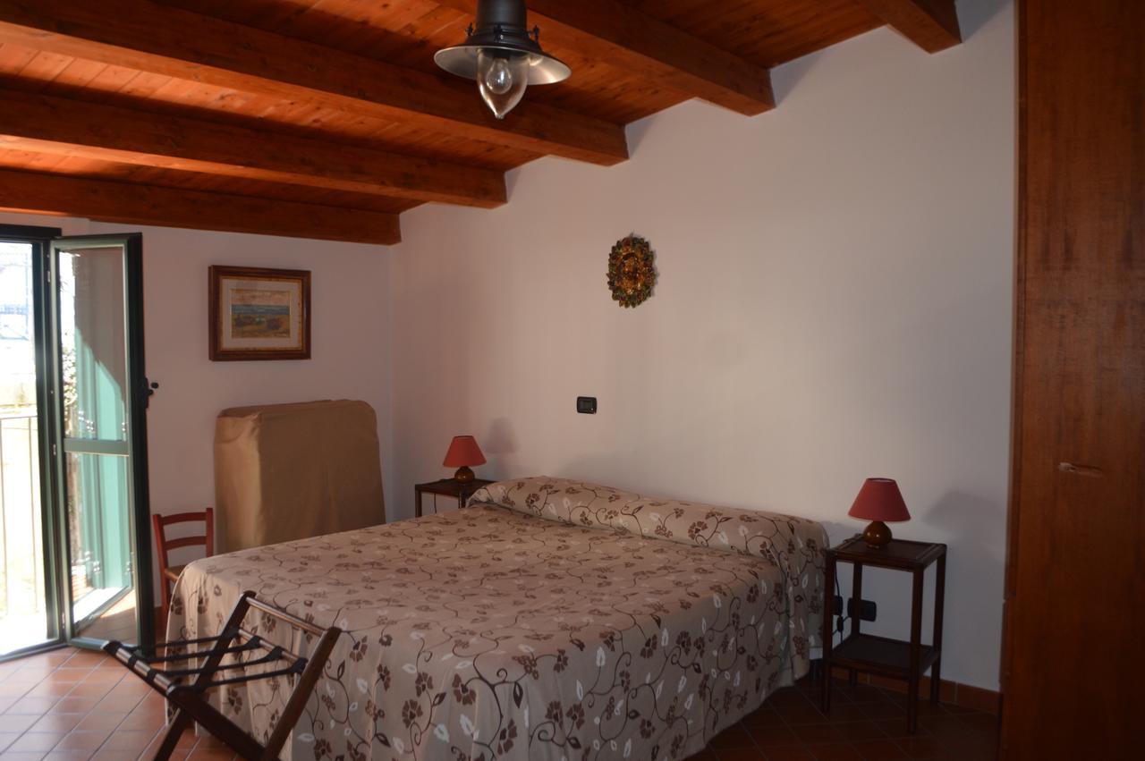 Le Piccole Grotte Bed & Breakfast ชิลลา ภายนอก รูปภาพ