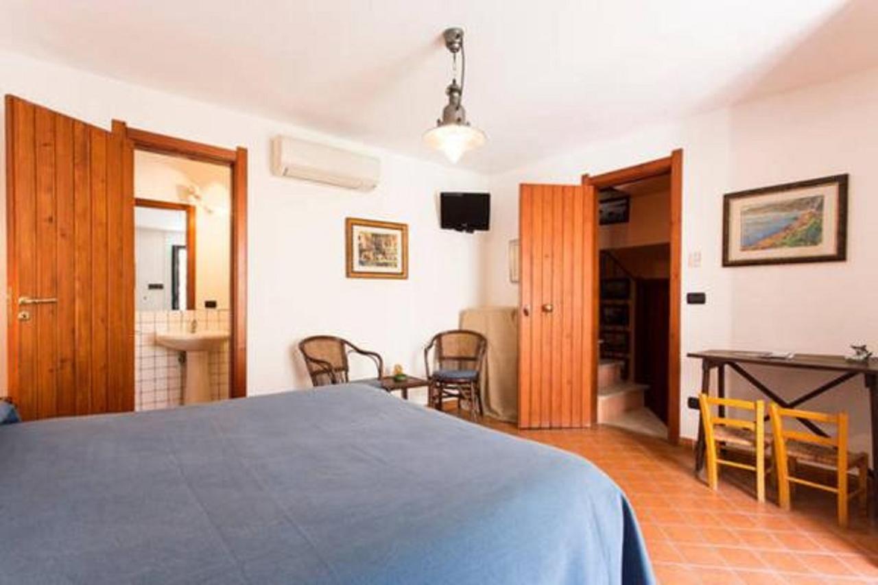 Le Piccole Grotte Bed & Breakfast ชิลลา ภายนอก รูปภาพ