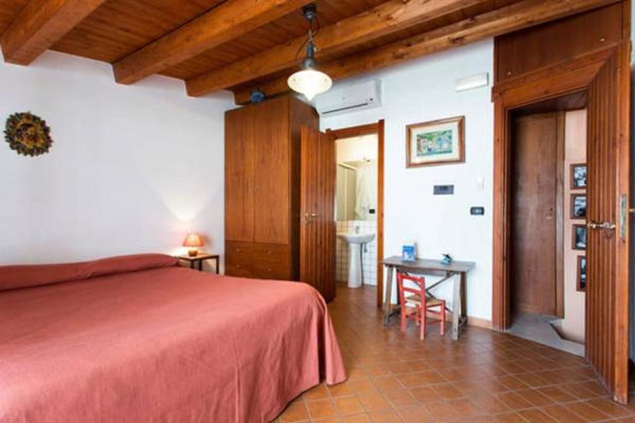 Le Piccole Grotte Bed & Breakfast ชิลลา ภายนอก รูปภาพ