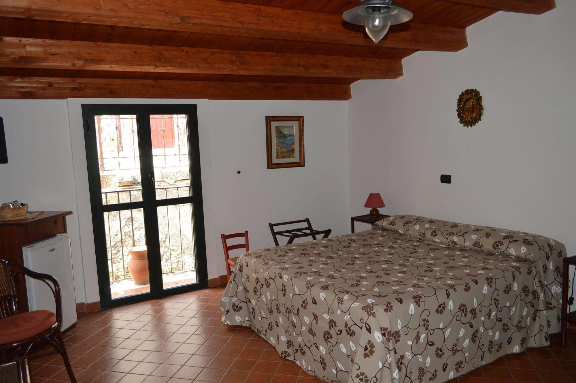 Le Piccole Grotte Bed & Breakfast ชิลลา ภายนอก รูปภาพ