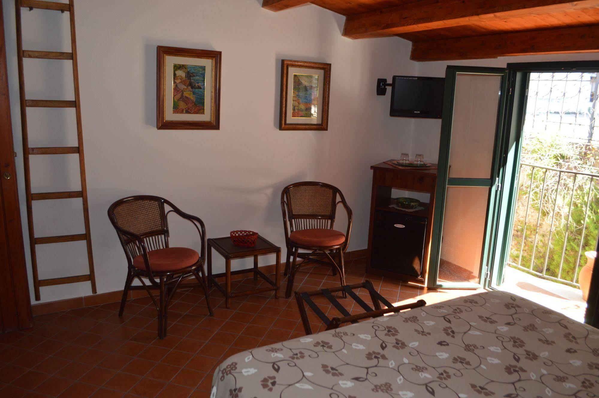 Le Piccole Grotte Bed & Breakfast ชิลลา ภายนอก รูปภาพ