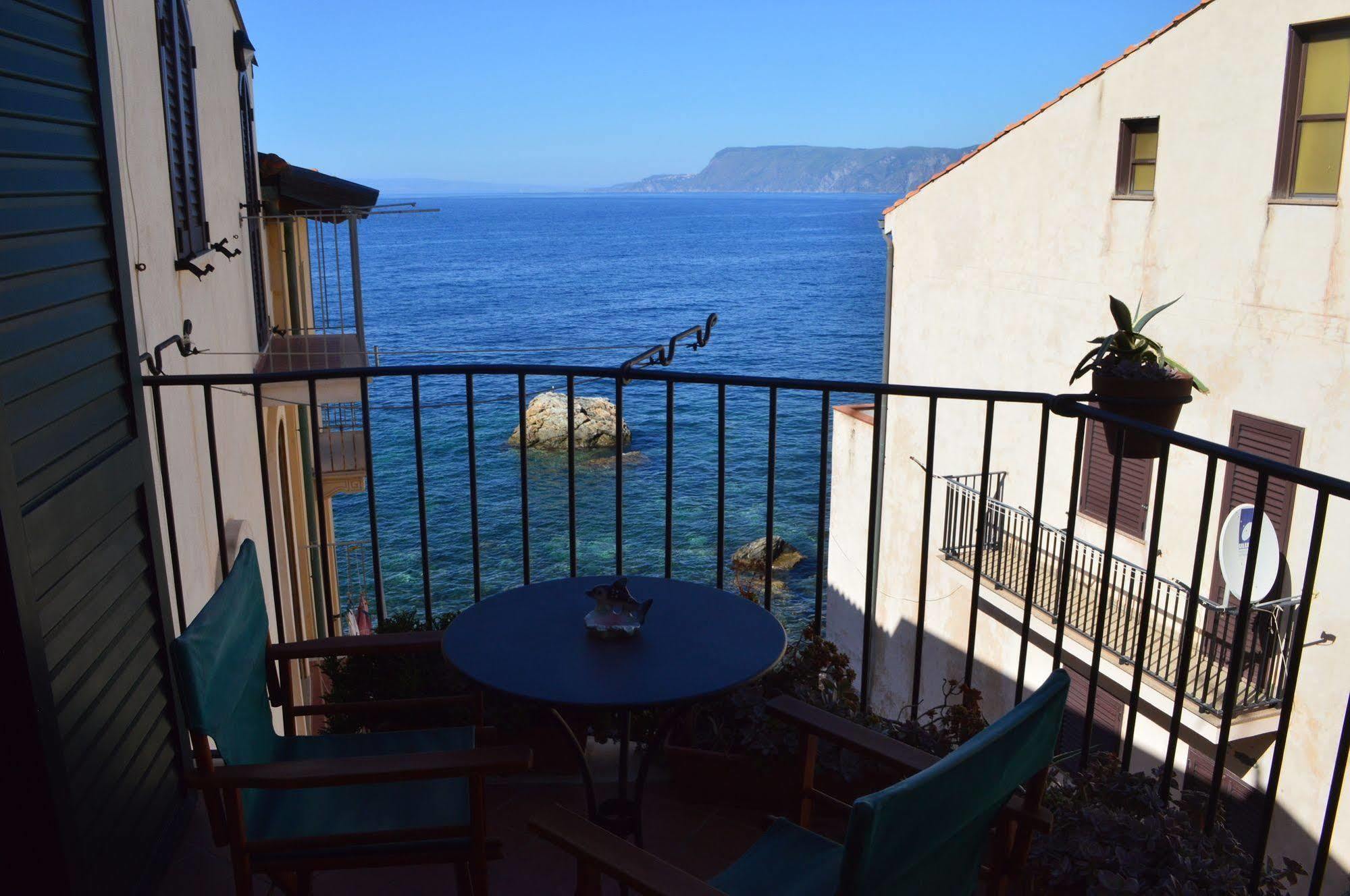 Le Piccole Grotte Bed & Breakfast ชิลลา ภายนอก รูปภาพ