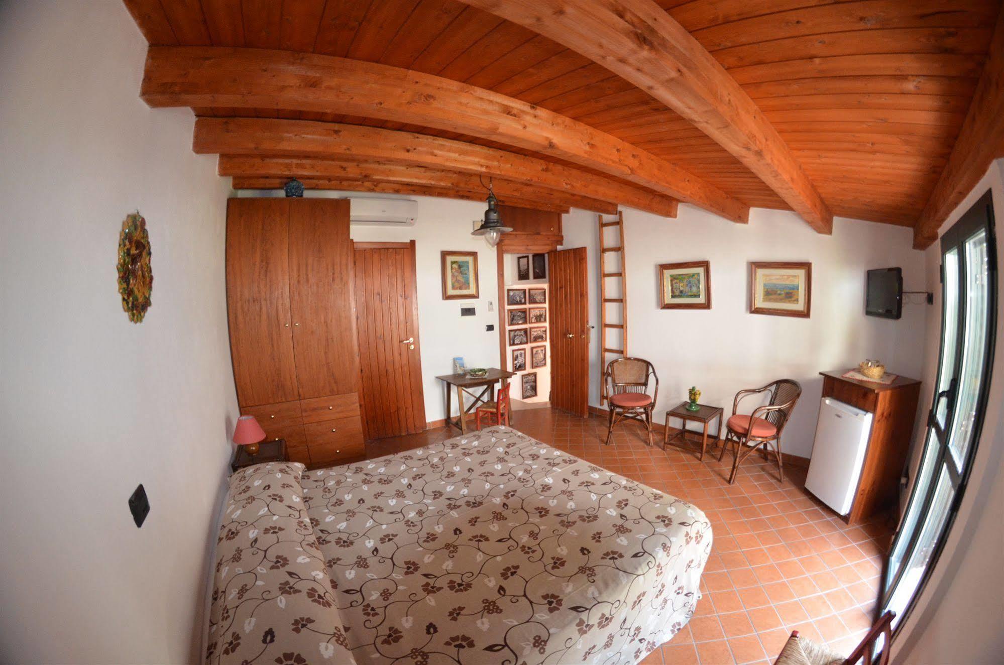 Le Piccole Grotte Bed & Breakfast ชิลลา ภายนอก รูปภาพ