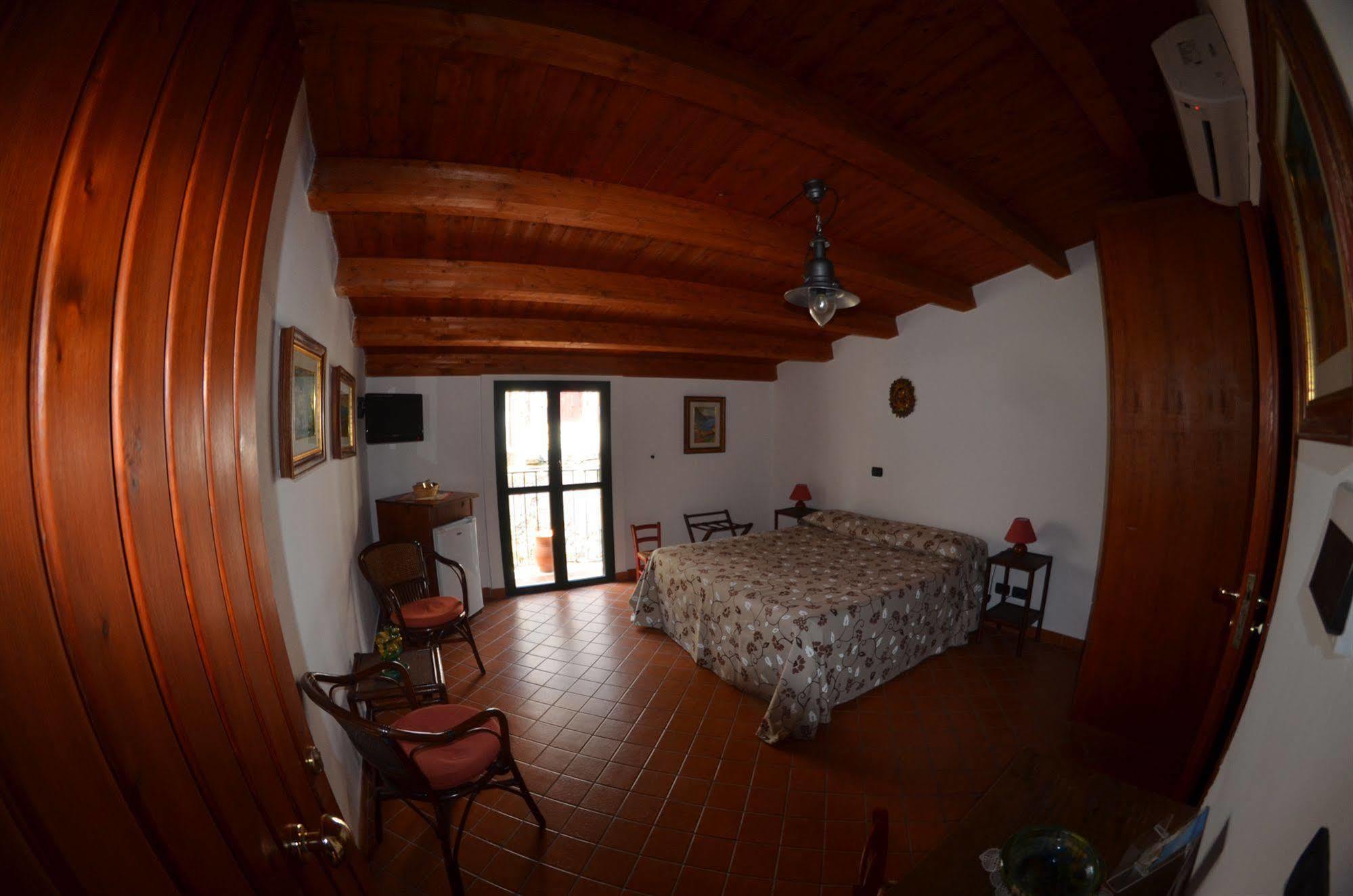 Le Piccole Grotte Bed & Breakfast ชิลลา ภายนอก รูปภาพ