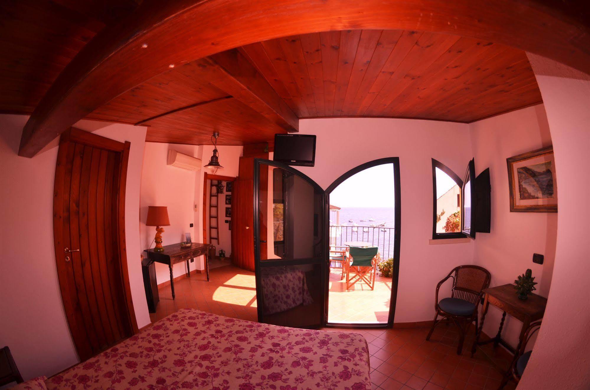 Le Piccole Grotte Bed & Breakfast ชิลลา ภายนอก รูปภาพ